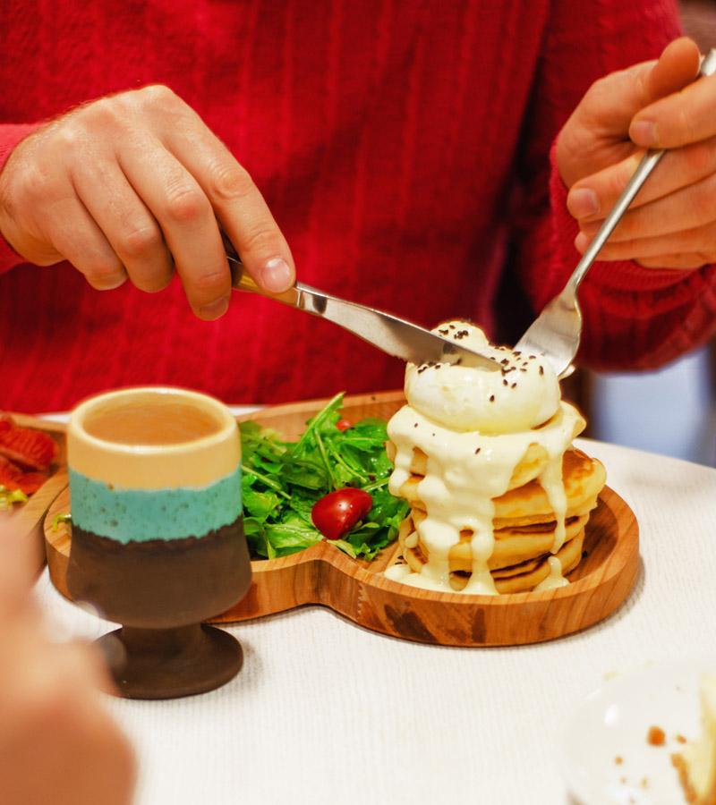<p>Завтрак – пожалуй один из самых главных факторов, влияющих на весь Ваш день! И мы хотим – чтобы , если вдруг так случилось, что ты не позавтракал дом, подкрепить тебя на весь день!</p><p>Поэтому в кафе на Шота Руставели 12  есть меню
